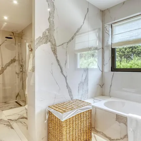 Luxurious Facing The Baie Des Canebiers Villa